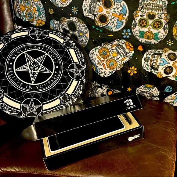 Wacom Intuos White Pen Tablet S - Picture 3 of 15